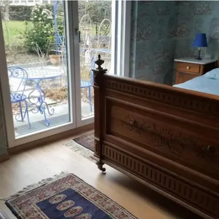 Studio, Entree Par Terrasse Bed & Breakfast *