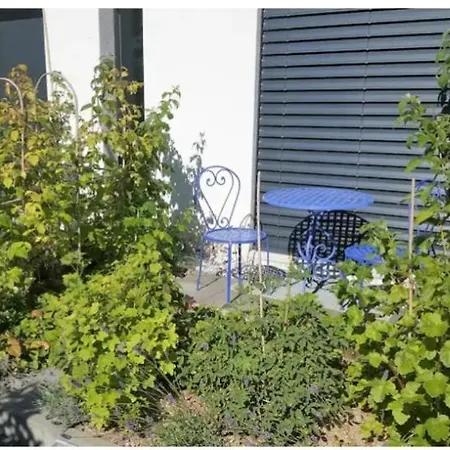 Studio, Entree Par Terrasse Bed & Breakfast *